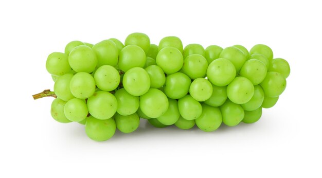 Foto uva verde fresca e succosa isolata su sfondo bianco snack di frutta biologica sana per la nutrizione