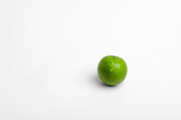 Photo fresh lime isolated