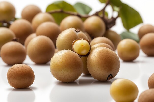 Photo fresh longan isolated on a white background