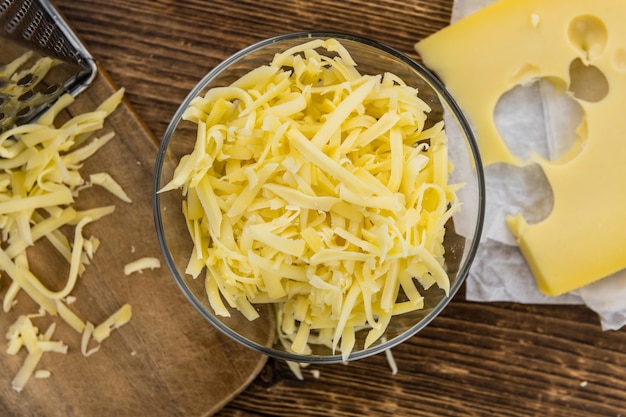 Photo fresh made grated cheese closeup shot