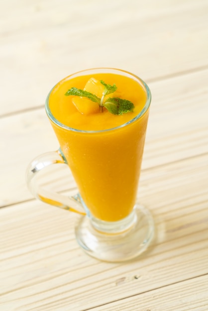 fresh mango smoothies 