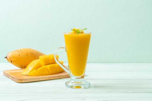 fresh mango smoothies 