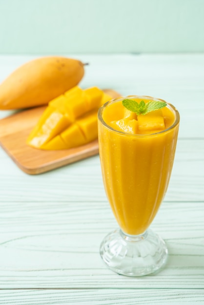 fresh mango smoothies 