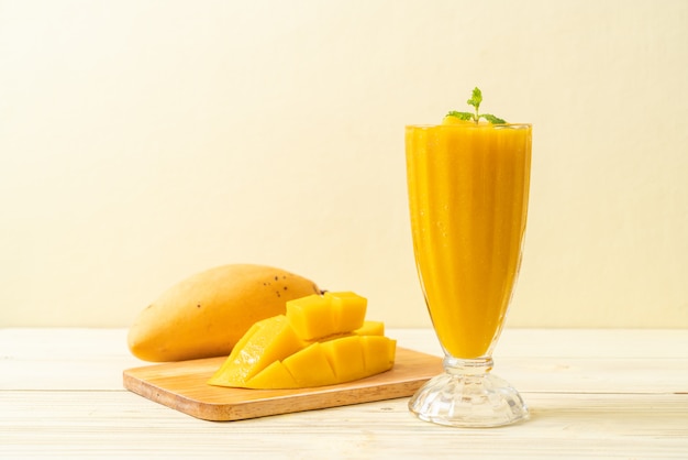 fresh mango smoothies 