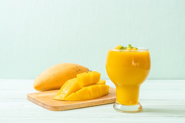 fresh mango smoothies 