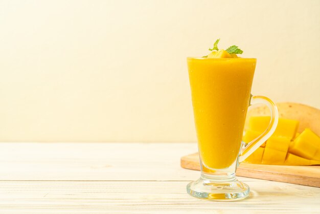 fresh mango smoothies 