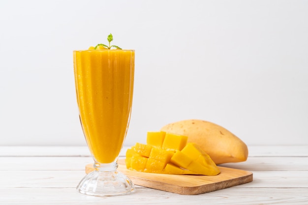 fresh mango smoothies 