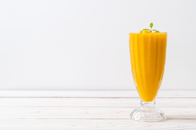 fresh mango smoothies 