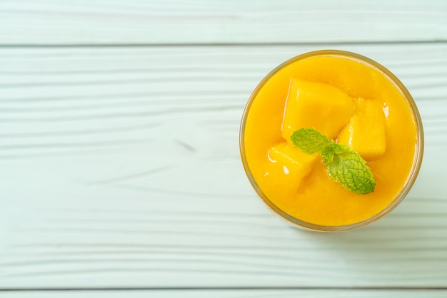 fresh mango smoothies 