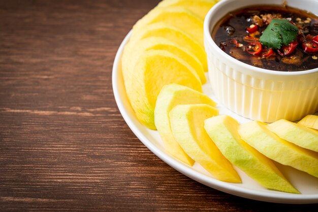 fresh mango with sweet fish sauce dipping