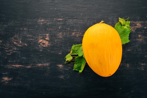 Fresh melon Sliced to pieces of melon On a black wooden background Free space for text Top view