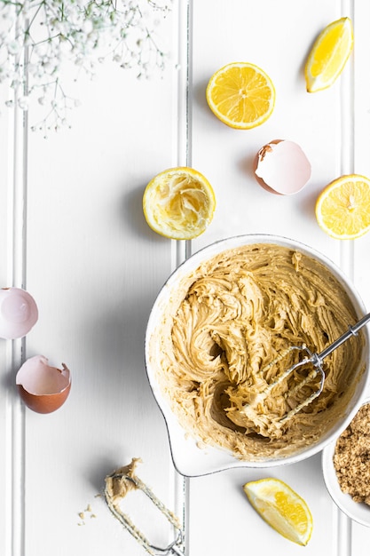 Preparato fresco per ricetta torta al limone fatta in casa