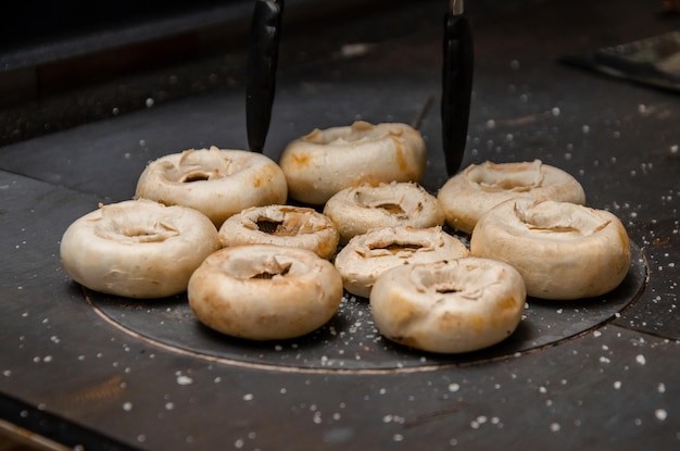 Fresh mushrooms are baked in the traditional way