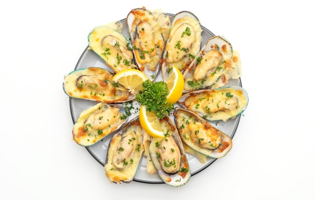 fresh mussel baked with cheese 