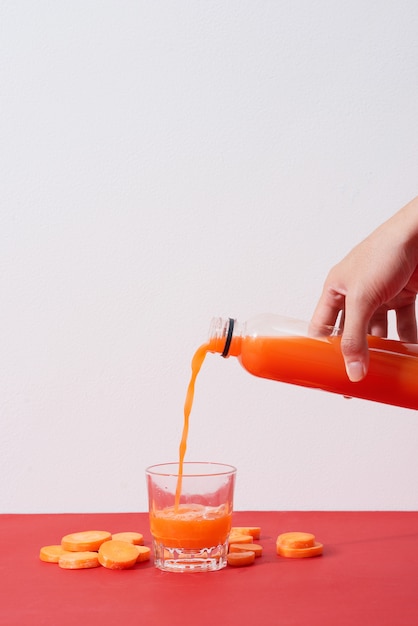 Photo fresh natural carrot juice on table healthy drink