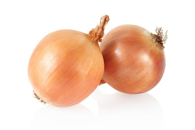 Photo fresh onion bulbs isolated on white background clipping path included