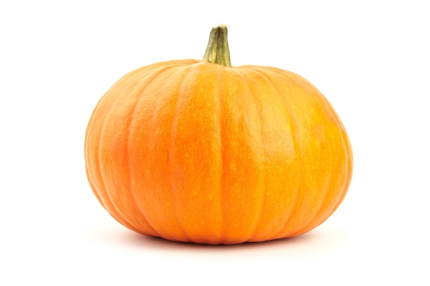 Photo fresh orange autumn pumpkin isolated on white background