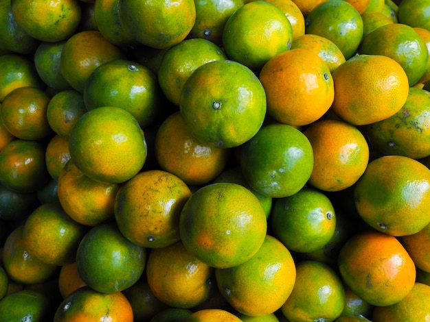 Photo fresh orange fruit in the market