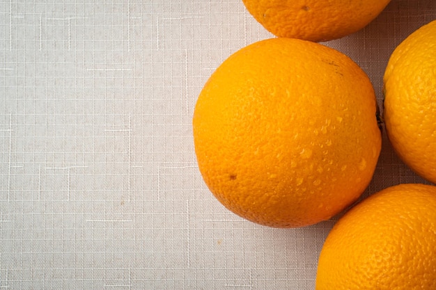 ジュース用の新鮮なオレンジ