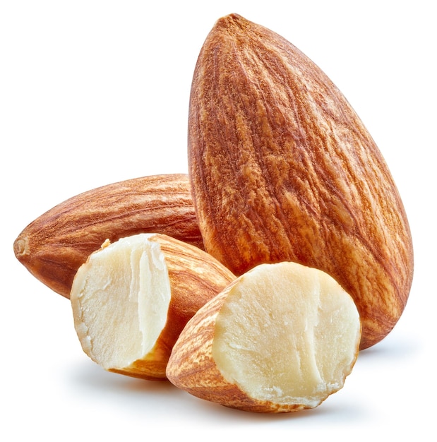 Photo fresh organic almond. almond isolated on white background. almond clipping path. full depth of field