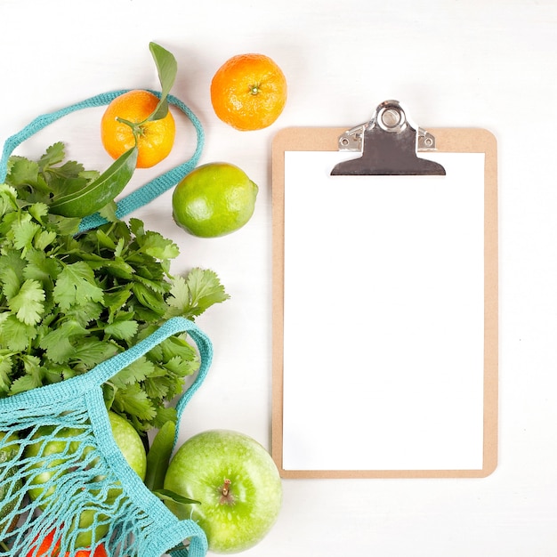 Verdure biologiche fresche di colore verde. concetto di mangiare sano