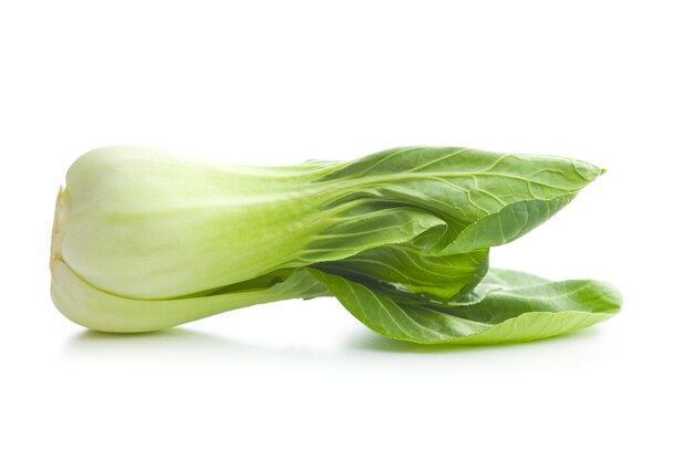 Photo fresh pak choi cabbage isolated on white background