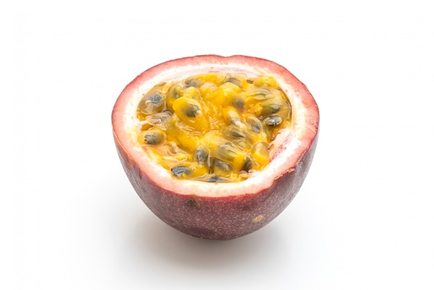 Photo fresh passion fruit on white background