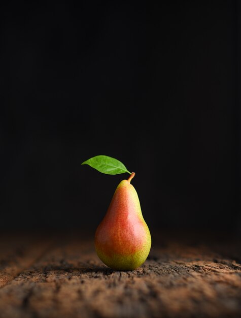 Fresh pear with green leaf