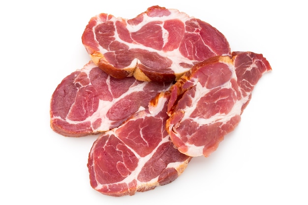 Ставка из свежего мяса свиньи, изолированные на белой поверхности.