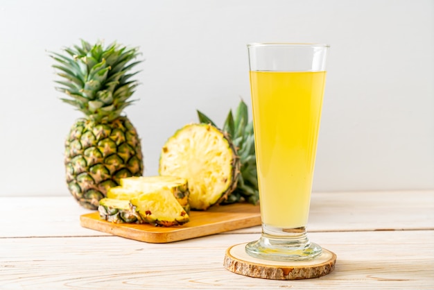 fresh pineapple juice