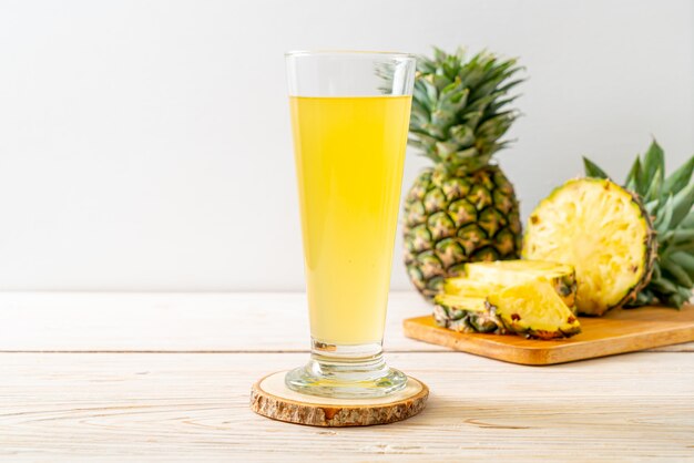 fresh pineapple juice