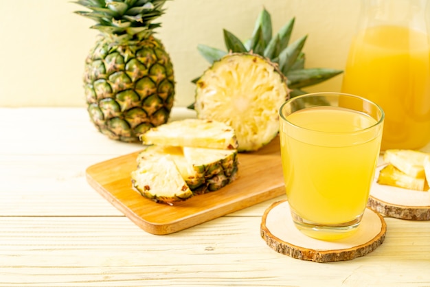 fresh pineapple juice