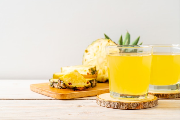 fresh pineapple juice