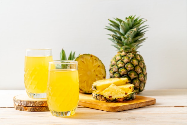 fresh pineapple juice