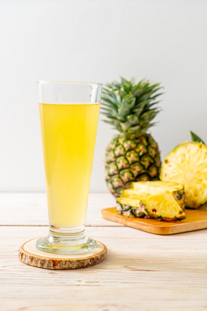 fresh pineapple juice