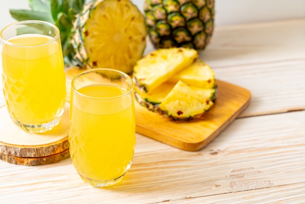 fresh pineapple juice