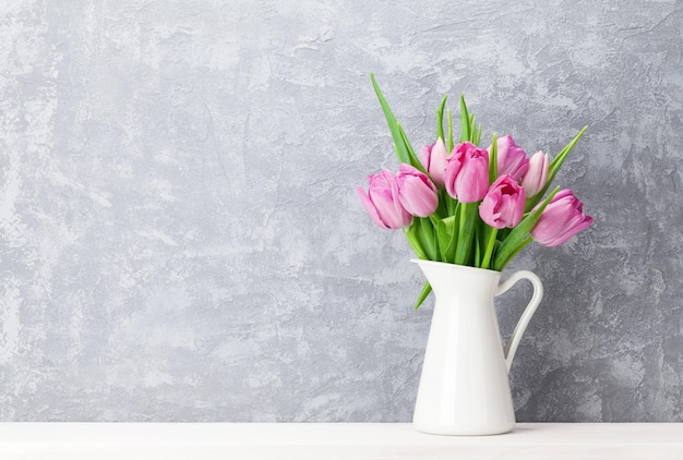 Mazzo di fiori di tulipano rosa fresco