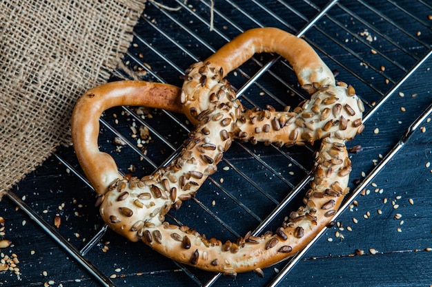 Photo fresh prepared homemade soft pretzels or bagels