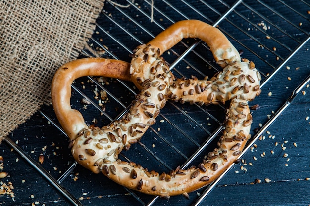 Foto ciambelline salate o bagel morbidi fatti in casa preparati freschi