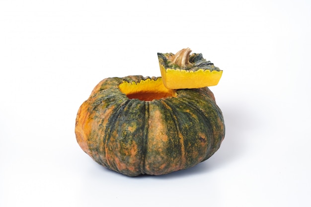 Il cibo fresco di zucca viene cariato e i semi rimossi