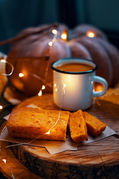 Fresh pumpkin juice in a mug with carrot cake