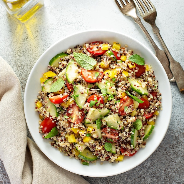 Photo fresh quinoa tabbouleh salad