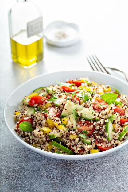 Photo fresh quinoa tabbouleh salad