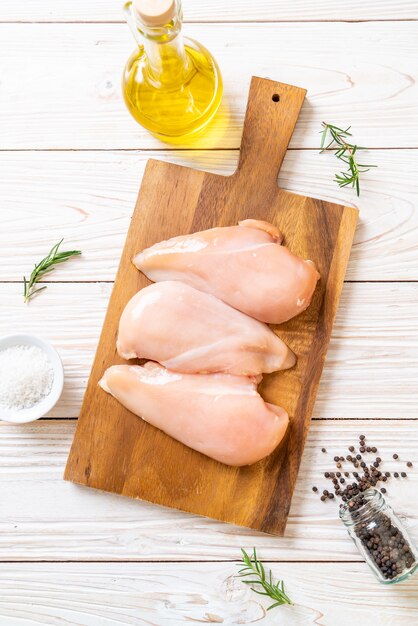 Photo fresh raw chicken breasts