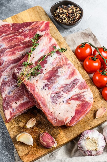 Fresh raw pork ribs with rosemary, pepper and garlic. 