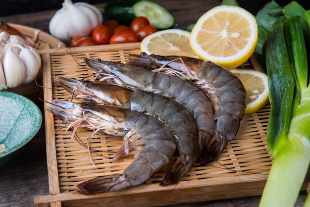 Fresh raw shrimps set with vegatables.