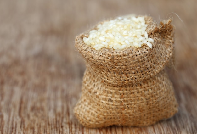 Photo fresh rice in sack bag