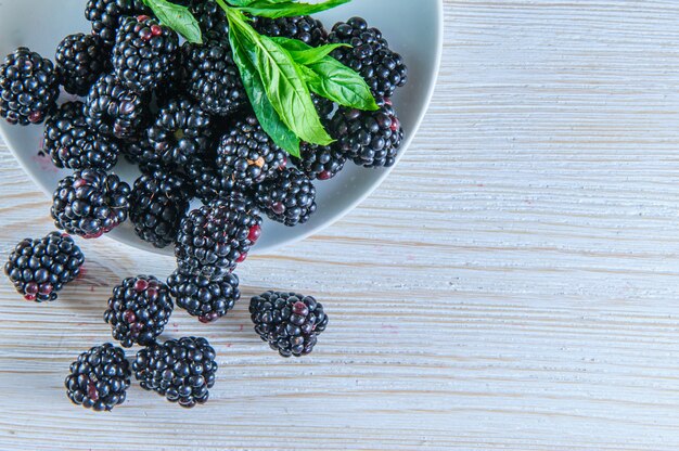 Photo fresh ripe blackberries