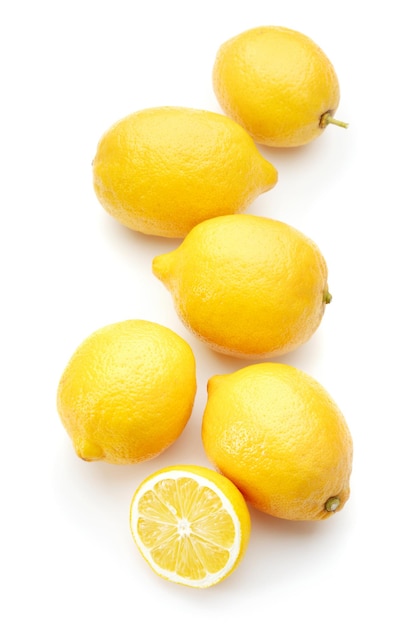 Свежие спелые лимоны