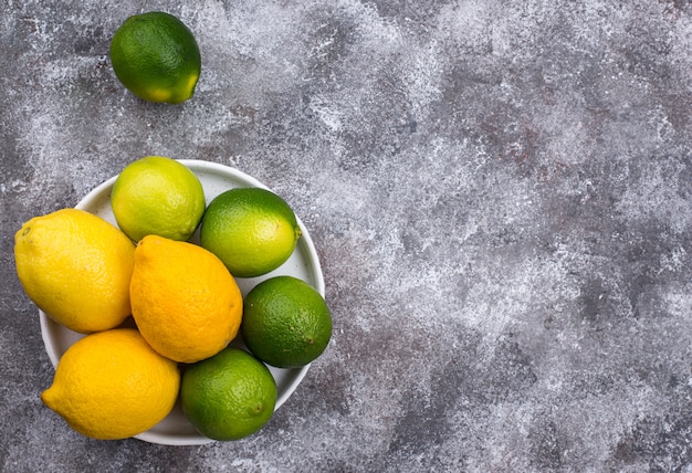 Photo fresh ripe limes and lemons